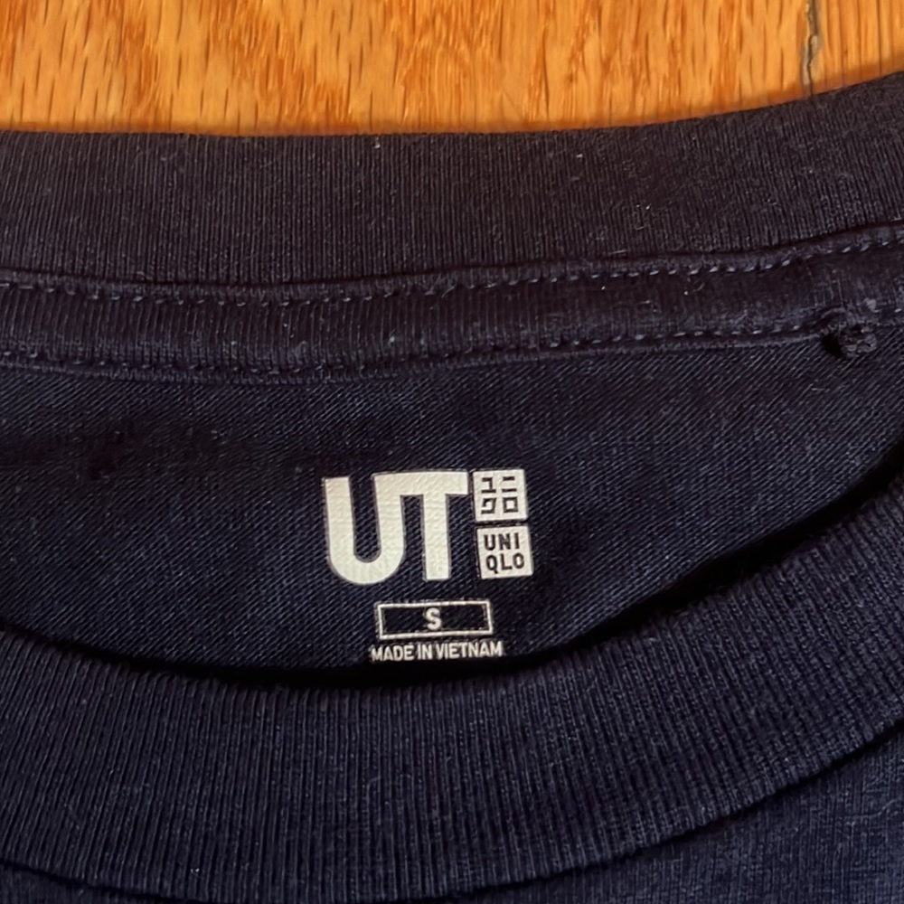 Tshirt small - Picture 2 of 3